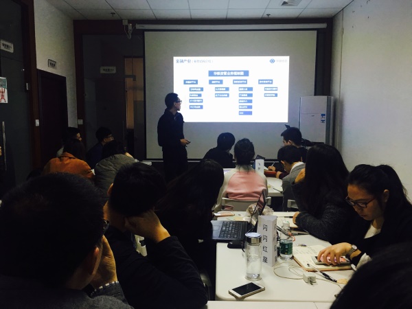 特朗普宣誓就任美国总统，工作已经开始，你做企业宣传片了吗？